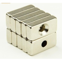Imán de neodimio 20x10x3 mm con barreno de 4 mm